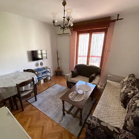 Apartman Lola Apartman *